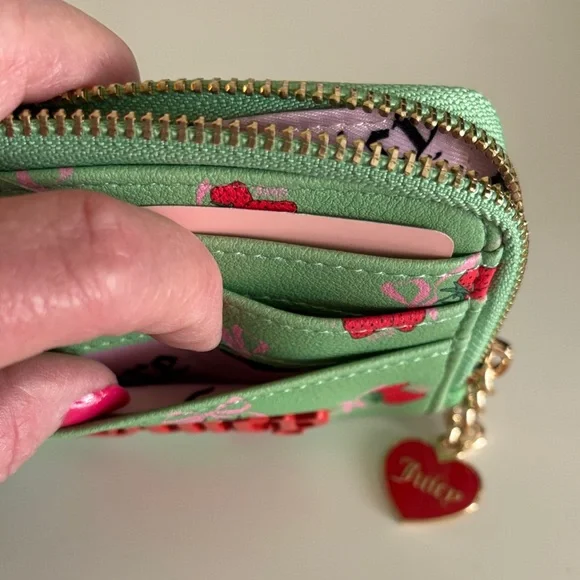 ☀️Juicy Couture Exclusive Strawberry Print Card Holder & Strawberry Coin Pouch - Picture 6 of 9